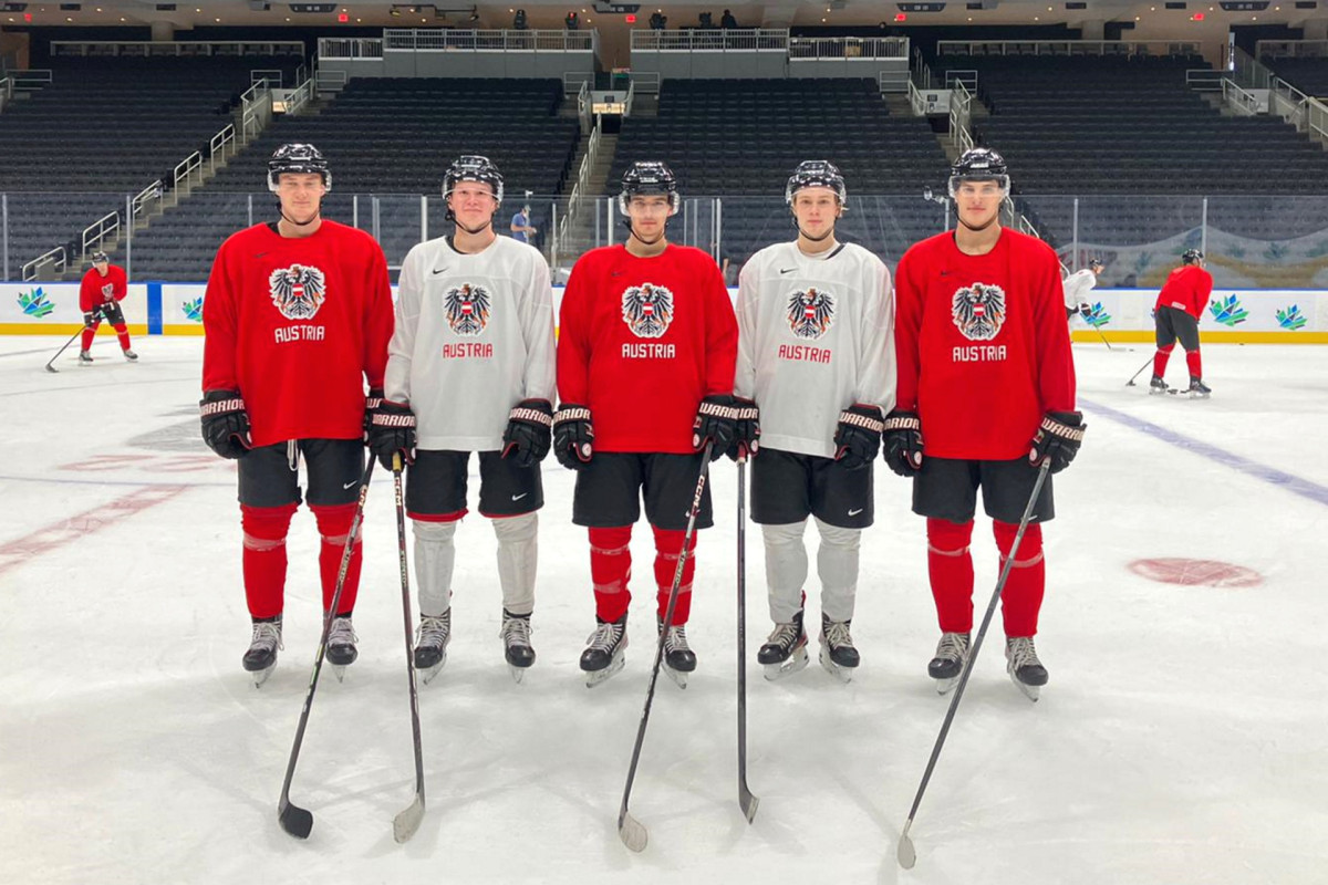 Die fünf Spieler aus dem Future Team des EC-KAC bei der U20-A-Weltmeisterschaft