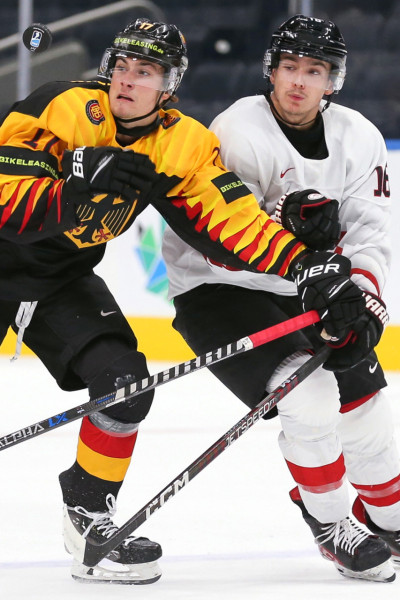 Christoph Tialler (rechts) war einer der fünf Future Team-Spieler, die bei der U20-A-Weltmeisterschaft in Kanada zum Einsatz kamen