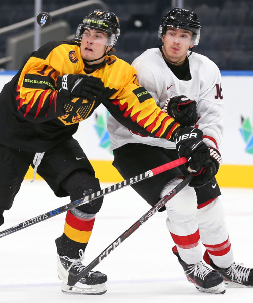 Christoph Tialler (rechts) war einer der fünf Future Team-Spieler, die bei der U20-A-Weltmeisterschaft in Kanada zum Einsatz kamen