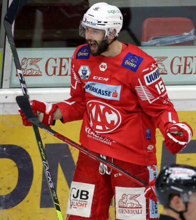 Der nunmehrige AEV-Verteidiger Blaž Gregorc holte mit den Rotjacken 2020/21 den Meistertitel in der ICE Hockey League