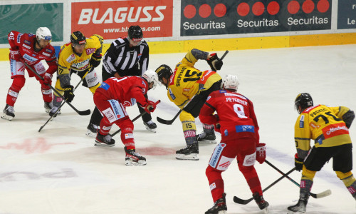 Die Rotjacken setzten sich am Freitagabend bei den Vienna Capitals klar mit 4:0 durch