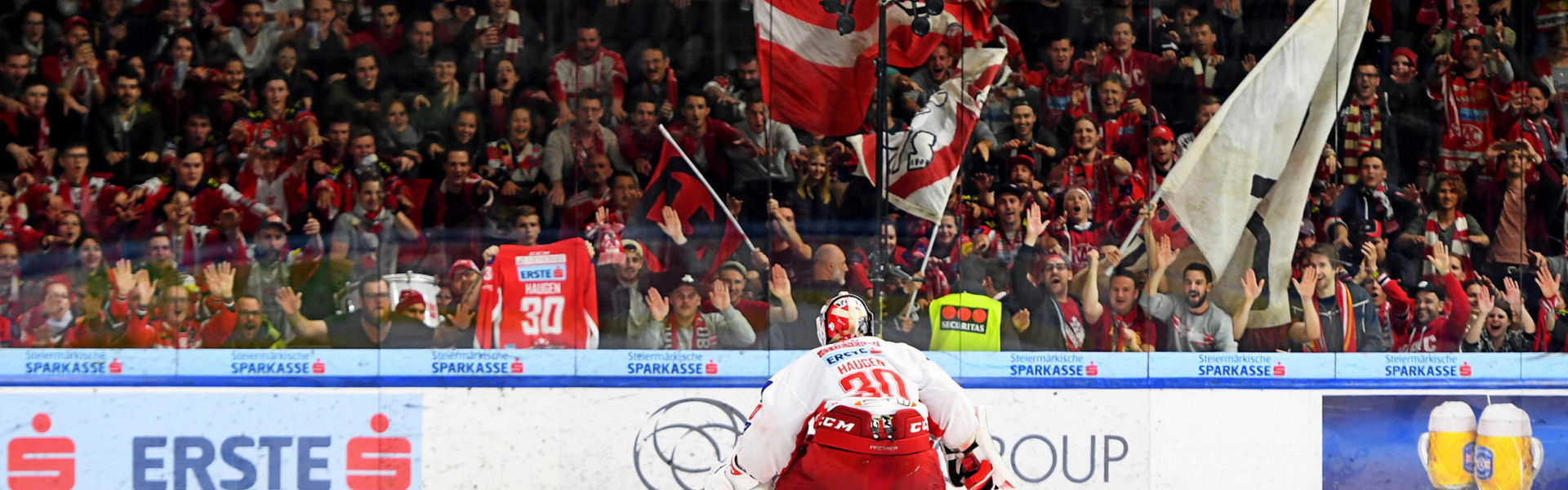 Traditionell wird der EC-KAC von hunderten Anhängerinnen und Anhängern zu seinen Auswärtsspielen in Graz begleitet