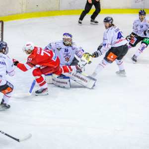 Die jungen Rotjacken mussten sich den Gästen aus Tirol unglücklich geschlagen geben Die jungen Rotjacken mussten sich den Gästen aus Tirol unglücklich geschlagen geben