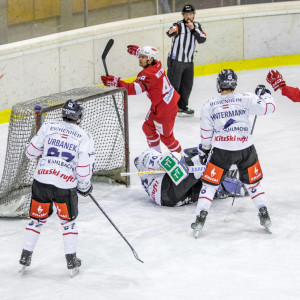 Samuel Witting glich die Partie spät im dritten Drittel aus. Samuel Witting glich die Partie spät im dritten Drittel aus.