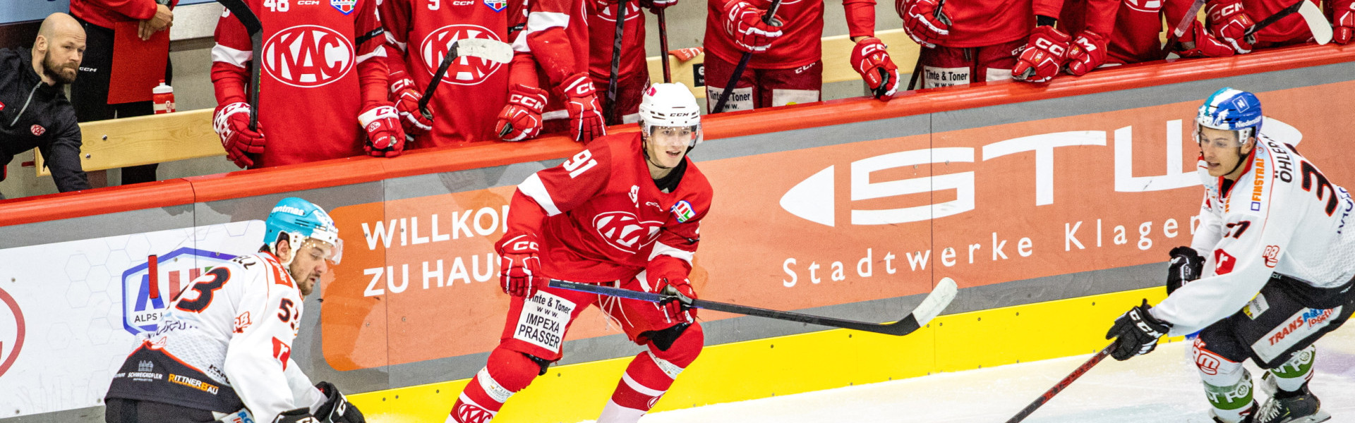 Trotz einer deutlichen Steigerung ab dem zweiten Abschnitt unterlagen die jungen Rotjacken am Samstagabend den Rittner Buam knapp mit 2:3