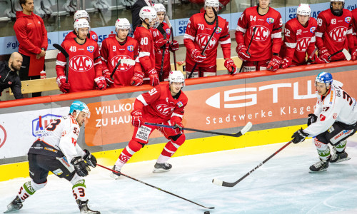 Trotz einer deutlichen Steigerung ab dem zweiten Abschnitt unterlagen die jungen Rotjacken am Samstagabend den Rittner Buam knapp mit 2:3