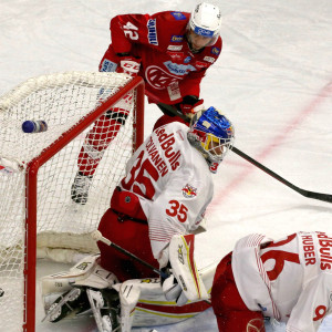 Rok Tičar verwertete am langen Pfosten einen Petersen-Querpass zum 3:3-Ausgleich Rok Tičar verwertete am langen Pfosten einen Petersen-Querpass zum 3:3-Ausgleich