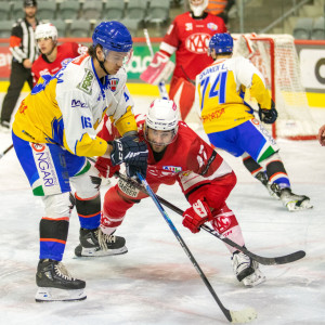 Die jungen Rotjacken - hier: Marcel Witting - holten nach sieben Niederlagen hintereinander wieder einen Sieg Die jungen Rotjacken - hier: Marcel Witting - holten nach sieben Niederlagen hintereinander wieder einen Sieg