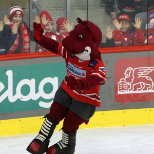 Maskottchen Lindi und der EC-KAC durften am Familientag hunderte Kinder und ihre Familien in der Heidi Horten-Arena begrüßen