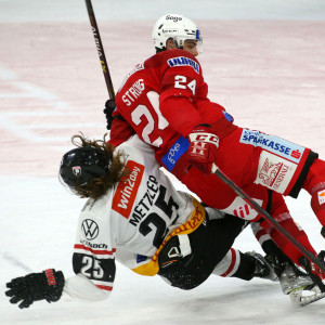 Steven Strong gegen Vorarlbergs ersten Torschützen im Spiel, Julian Metzler Steven Strong gegen Vorarlbergs ersten Torschützen im Spiel, Julian Metzler