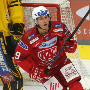 Der 18-jährige Eigenbauspieler Tobias Piuk gab ein gutes Debüt in der Kampfmannschaft Der 18-jährige Eigenbauspieler Tobias Piuk gab ein gutes Debüt in der Kampfmannschaft