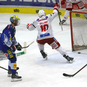 Eigenbauspieler Thomas Vallant sicherte dem EC-KAC mit dem ersten Derbytor seiner Karriere den Sieg in Villach