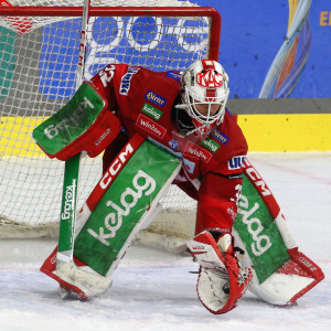 Goalie Sebastian Dahm ging in dieser Situation am Ende der Verlängerung volles Risiko, wurde dafür aber mit seinem bereits fünften Assist heuer belohnt