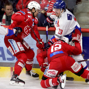 Der HC Innsbruck verstrickte die Klagenfurter immer wieder in intensive Zweikämpfe fernab der gefährlichen Zonen im Offensivdrittel Der HC Innsbruck verstrickte die Klagenfurter immer wieder in intensive Zweikämpfe fernab der gefährlichen Zonen im Offensivdrittel