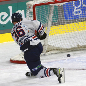 Csanád Erdély sorgte mit dem Empty Net-Treffer für die Entscheidung zu Gunsten der Ungarn