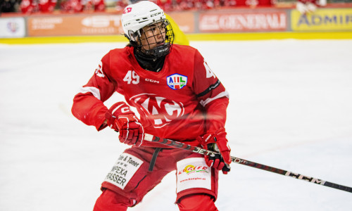 Oliver Lam erzielte im Auswärtsspiel beim EHC Lustenau den einzigen Treffer der jungen Rotjacken