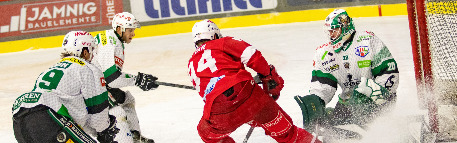 Anže Šiftar von den jungen Rotjacken wurde mehrfach von ECB-Goalie Felix Beck gestoppt