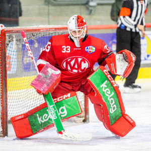 Florian Vorauer brillierte bei seinem 14. Saisonstart einmal mehr und drückte seinen saisonalen Gegentorschnitt auf herausragende 1,68 Florian Vorauer brillierte bei seinem 14. Saisonstart einmal mehr und drückte seinen saisonalen Gegentorschnitt auf herausragende 1,68