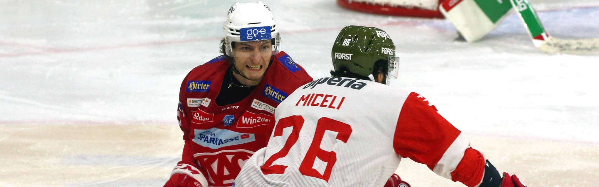 David Maier und die Rotjacken holten im Heimspiel gegen den HCB Südtirol einen wertvollen Punkt