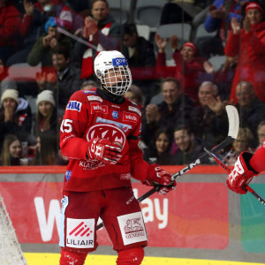 Der 17-jährige Oliver Lam gab ein starkes Debüt in der KAC-Kampfmannschaft und verbuchte ein +2-Rating Der 17-jährige Oliver Lam gab ein starkes Debüt in der KAC-Kampfmannschaft und verbuchte ein +2-Rating