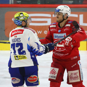 John Hughes (VSV) im Zweikampf mit Thomas Vallant (KAC) John Hughes (VSV) im Zweikampf mit Thomas Vallant (KAC)