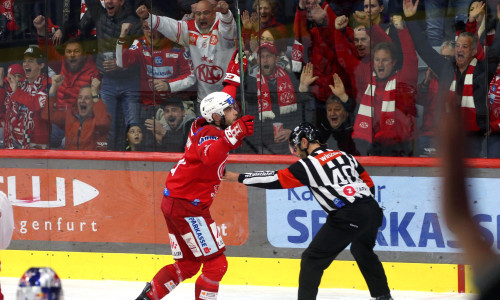 Lukas Haudum und die Rotjacken sorgten am Sonntagabend für große Emotionen in der Heidi Horten-Arena