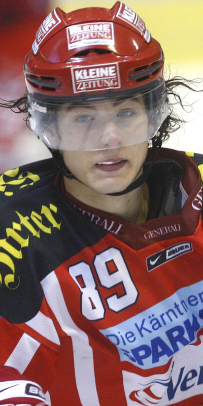 Raphael Herburger debütierte am 18. September 2008 in der Kampfmannschaft des EC-KAC