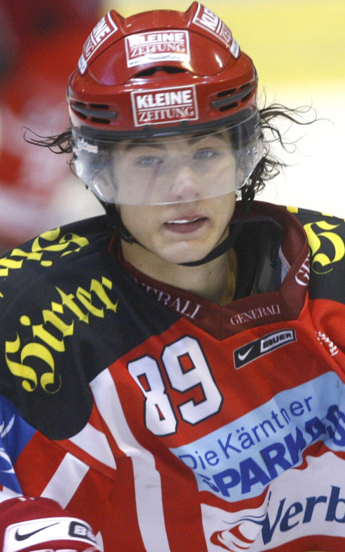 Raphael Herburger debütierte am 18. September 2008 in der Kampfmannschaft des EC-KAC