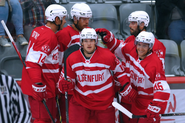 Simeon Schwinger erzielte den ersten Treffer in der Heidi Horten-Arena in der Saison 2023/24 Simeon Schwinger erzielte den ersten Treffer in der Heidi Horten-Arena in der Saison 2023/24