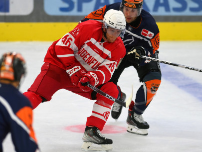 Johannes Bischofberger begeisterte bei seinem Heimspiel-Comeback und traf in der regulären Spielzeit, in der Verlängerung und um Penaltyschießen Johannes Bischofberger begeisterte bei seinem Heimspiel-Comeback und traf in der regulären Spielzeit, in der Verlängerung und um Penaltyschießen