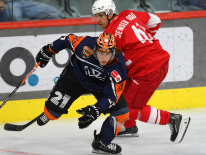 Jesper Jensen Aabo zog sich beim Blocken eines Grizzlys-Schusses eine Unterkörperverletzung zu und wird den Rotjacken mehrere Wochen lang fehlen Jesper Jensen Aabo zog sich beim Blocken eines Grizzlys-Schusses eine Unterkörperverletzung zu und wird den Rotjacken mehrere Wochen lang fehlen