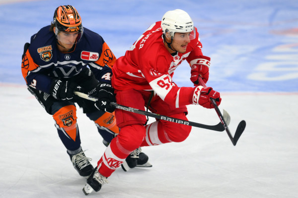 Fabian Hochegger, der bundesheerbedingt verspätet in das Trainingscamp eingestiegen war, bestritt gegen Wolfsburg sein erstes Pre-Season-Saisonspiel in der Kampfmannschaft Fabian Hochegger, der bundesheerbedingt verspätet in das Trainingscamp eingestiegen war, bestritt gegen Wolfsburg sein erstes Pre-Season-Saisonspiel in der Kampfmannschaft
