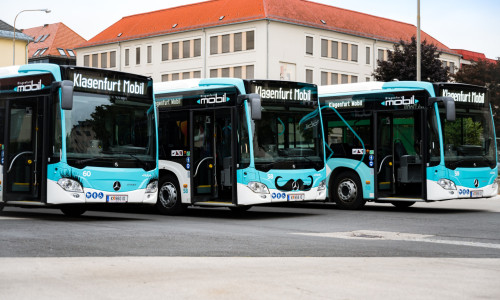 Mit den Bussen von Klagenfurt Mobil kommen KAC-Fans 2023/24 kostenlos zu den Heimspielen der Rotjacken in der Heidi Horten-Arena