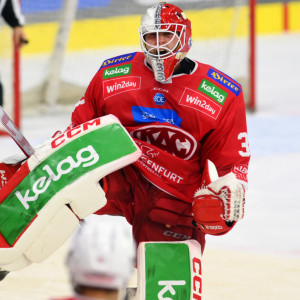 Florian Vorauer parierte alle drei Versuche der Black Wings im Penaltyschießen Florian Vorauer parierte alle drei Versuche der Black Wings im Penaltyschießen