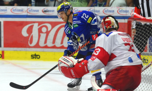 Mit zwei Toren und zwei Vorlagen entschied John Hughes das erste Kärntner Derby der Saison zu Gunsten des EC VSV