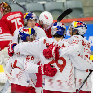 Nach einer dominanten Vorstellung fuhren die EC Salzburg Juniors einen verdienten Auswärtssieg ein Nach einer dominanten Vorstellung fuhren die EC Salzburg Juniors einen verdienten Auswärtssieg ein