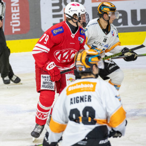 Der 17-jährige Lukas Dreier gab gegen Linz sein Debüt im Erwachseneneishockey | Bildrechte: EC-KAC/Wolfgang Handler