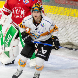 Linz-Stürmer Maximilian Theirich, der von 2018 bis 2023 beim EC-KAC aktiv war, kehrte erstmals wieder als Gegner nach Klagenfurt zurück | Bildrechte: EC-KAC/Wolfgang Handler