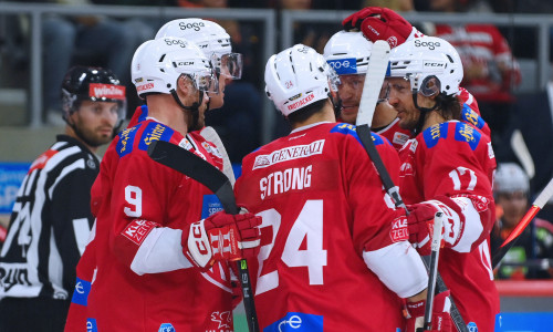 Die Rotjacken holten im siebten Heimspiel den siebten Sieg und kletterten auf Tabellenplatz vier