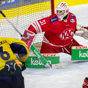 Goalie Michael Sicher musste das Game Winning Goal des Letten Mikus Mintautišķis akzeptieren Goalie Michael Sicher musste das Game Winning Goal des Letten Mikus Mintautišķis akzeptieren