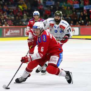 Tobias Sablattnig, der im "Hinspiel" in Bolzano getroffen hatte, ging vor eigenem Publikum leer aus Tobias Sablattnig, der im "Hinspiel" in Bolzano getroffen hatte, ging vor eigenem Publikum leer aus
