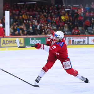Lukas Haudum hatte im Mitteldrittel Pech, als er einen satten Schlagschuss bei numerischer Unterlegenheit nur an die Stange hämmerte Lukas Haudum hatte im Mitteldrittel Pech, als er einen satten Schlagschuss bei numerischer Unterlegenheit nur an die Stange hämmerte