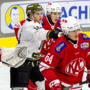 Der Kanadier Nolan Ritchie war von den jungen Rotjacken über den gesamten Abend hinweg kaum in den Griff zu bekommen Der Kanadier Nolan Ritchie war von den jungen Rotjacken über den gesamten Abend hinweg kaum in den Griff zu bekommen