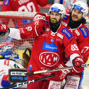 Raphael Herburger brachte die Rotjacken mit seinem vierten Treffer in den letzten fünf Spielen mit 1:0 in Führung Raphael Herburger brachte die Rotjacken mit seinem vierten Treffer in den letzten fünf Spielen mit 1:0 in Führung