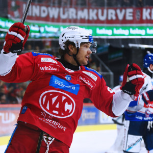 Matt Fraser sorgte in Minute 50 mit dem Anschlusstreffer zum 2:3 wieder für rot-weiße Hoffnung Matt Fraser sorgte in Minute 50 mit dem Anschlusstreffer zum 2:3 wieder für rot-weiße Hoffnung