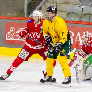 Lustenaus Mikael Johansson war der überragende Mann am Eis, er erzielte zwei Treffer und bereitete zwei weitere vor