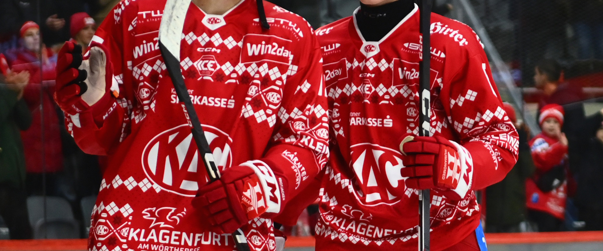 Von Montag bis Freitag können Gebote auf die Weihnachtstrikots 2023 des EC-KAC abgegeben werden