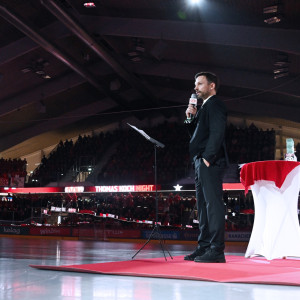 Die Retirement-Rede von Thomas Koch in der Zeremonie vor Spielbeginn wurde mit stehenden Ovationen des Publikums gewürdigt