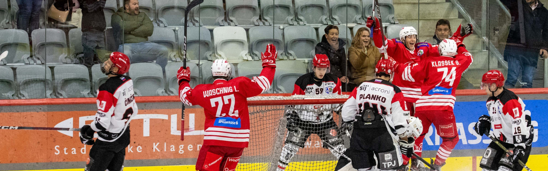 Großer Jubel beim Future Team nach dem 5:2-Heimsieg über Titelverteidiger Jesenice