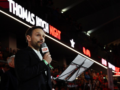 In einer tollen Rede bedankte sich Thomas Koch bei seinen Wegbegleiterinnen und Wegbegleitern aus 24 Jahren als Profi In einer tollen Rede bedankte sich Thomas Koch bei seinen Wegbegleiterinnen und Wegbegleitern aus 24 Jahren als Profi